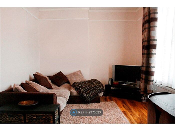 1 Bedroom Flat To Rent In Waldegrave Road, London, SE19