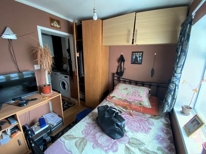 Studio To Rent In Hambrough Road, Southall, UB1