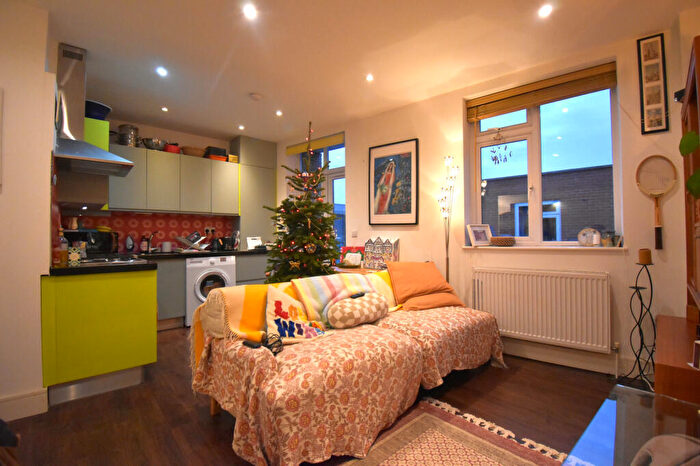 1 Bedroom Flat To Rent In Takoma House, Coleridge Road, London, N8