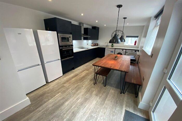 6 Bedroom Semi-Detached House To Rent In Marlborough Road, Beeston, NG9