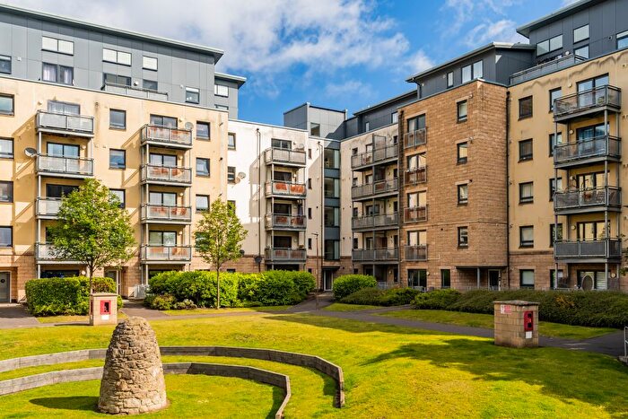 2 Bedroom Flat For Sale In / Hawkhill Close, Edinburgh, EH7
