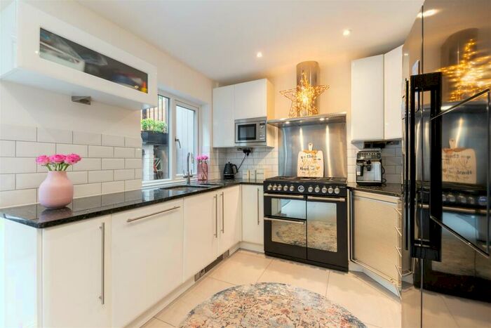 4 Bedroom Town House To Rent In Portland Square, Wapping, London, E1W