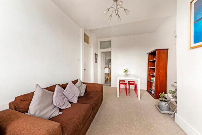 2 Bedroom Flat To Rent In Winchester Avenue London, NW6