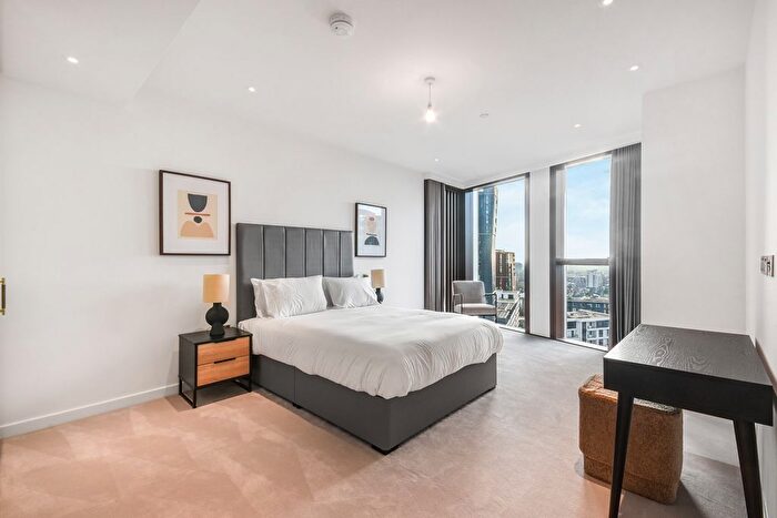 2 Bedroom Flat To Rent In Carnation Way, London, SW8