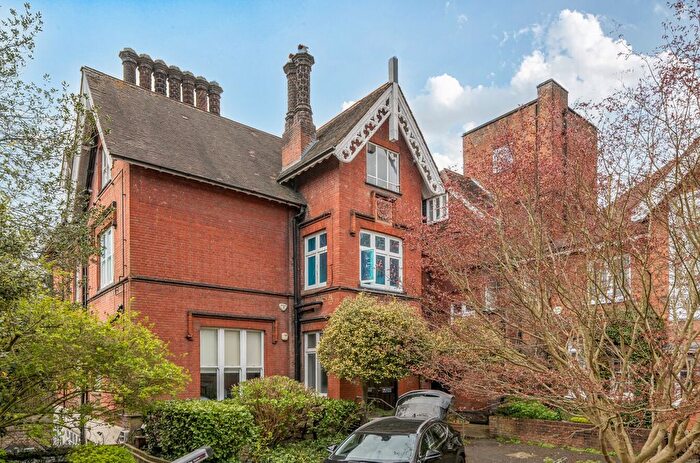 2 Bedroom Flat For Sale In Netherhall Gardens, London, NW3