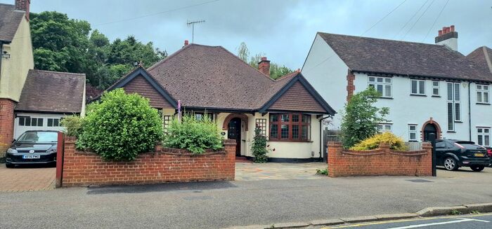 4 Bedroom Bungalow To Rent In Cassiobury Drive, Watford, WD17
