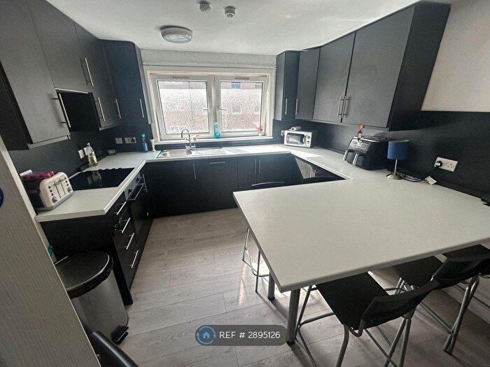 4 Bedroom Flat To Rent In St. Mungo Avenue, Glasgow, G4
