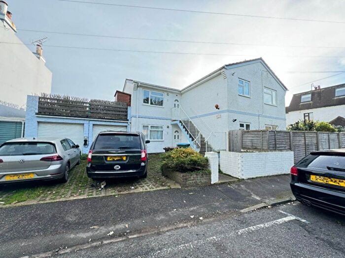 2 Bedroom Flat To Rent In Sea Road, Felpham, PO22