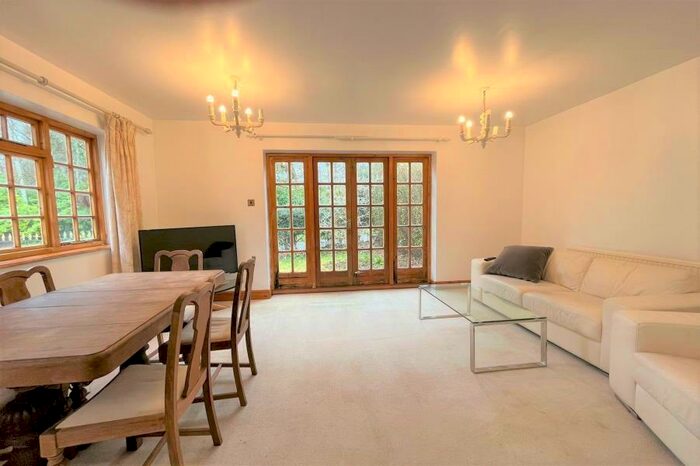 2 Bedroom Terraced House To Rent In Windlesham, GU20