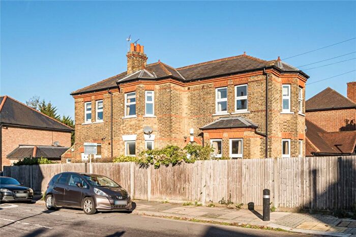 3 Bedroom Link Detached House For Sale In Wetherill Road, London, N10