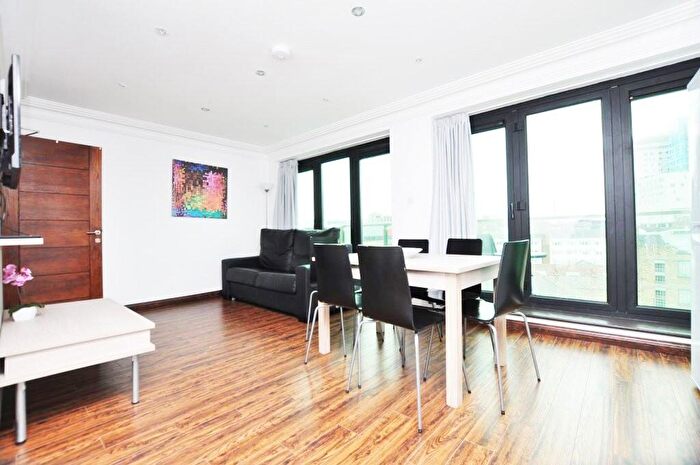 3 Bedroom Flat To Rent In Commercial Road, London, E1