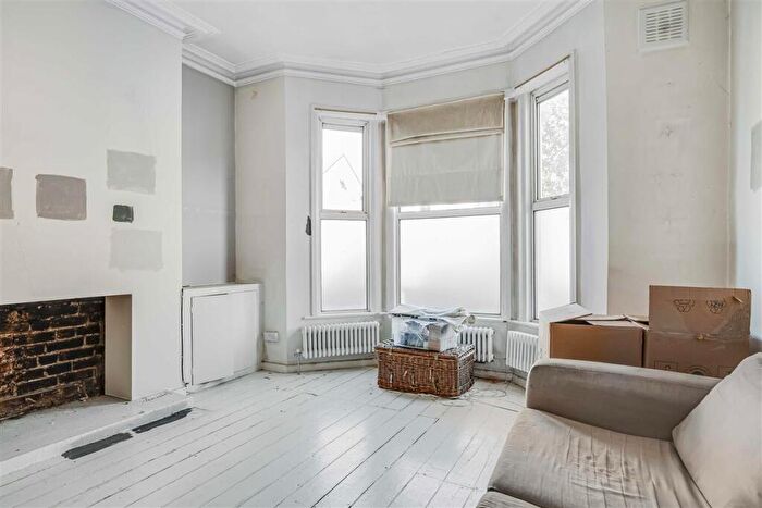 2 Bedroom Flat For Sale In Inman Road, NW10