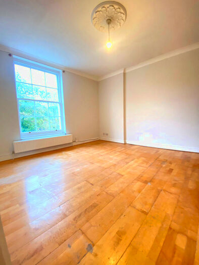 3 Bedroom Flat To Rent In London, N16