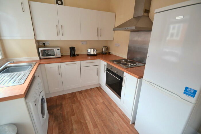 4 Bedroom Semi-Detached House To Rent In Brailsford Road, Dunkirk, Nottingham, NG7