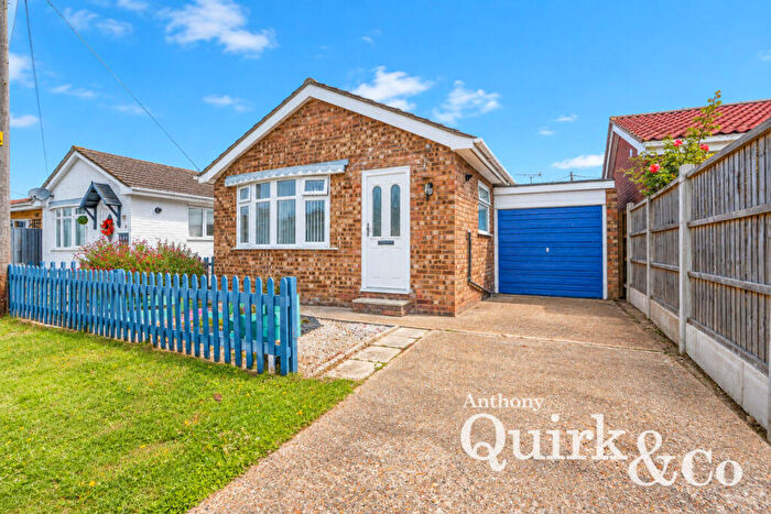 1 Bedroom Bungalow For Sale In Telese Avenue, Canvey Island, SS8