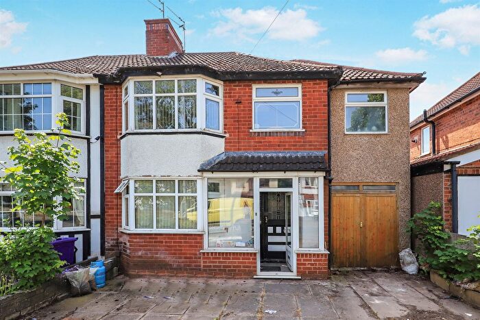 3 Bedroom Semi Detached House For Sale In Deyncourt Road, Fallings Park, Wolverhampton, WV10