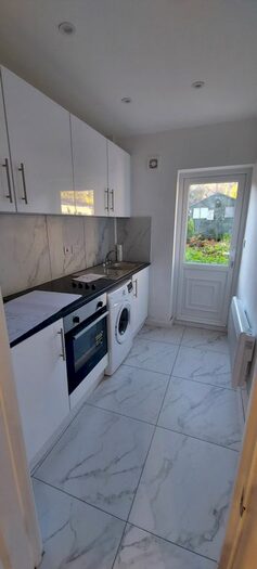 Studio To Rent In Ashlake Road, London, SW16