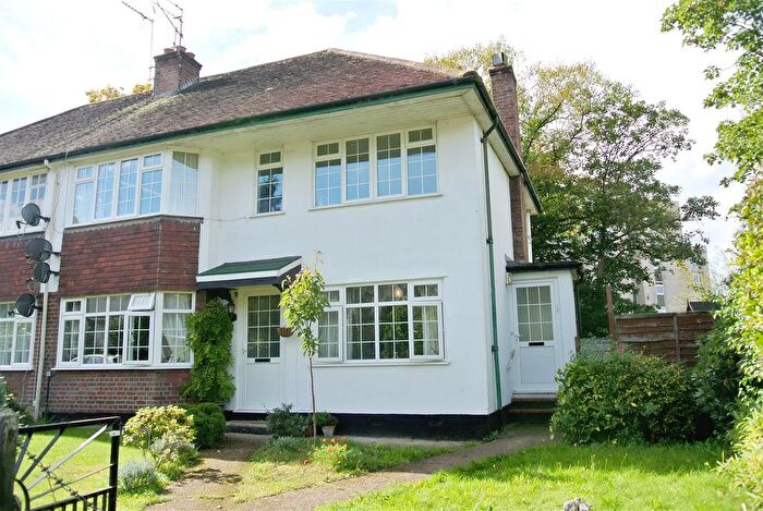 2 Bedroom Maisonette To Rent In Castleview Road, Weybridge, KT13