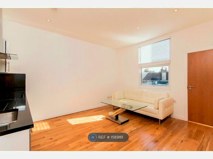 2 Bedroom Flat To Rent In Loftus Road, London, W12