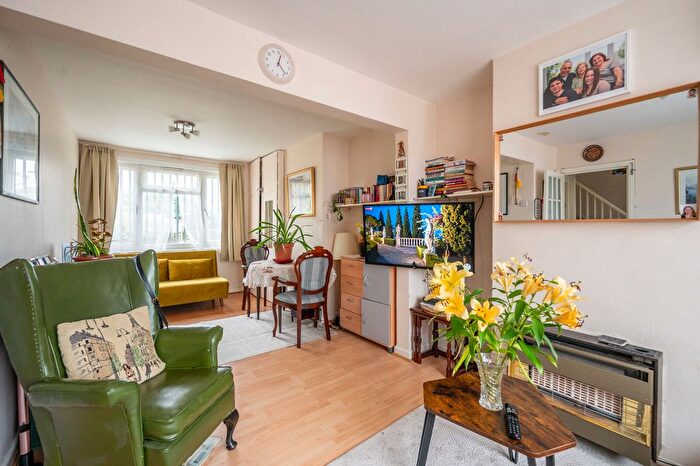 3 Bedroom End Terrace House For Sale In Lawrence Avenue, Walthamstow, London, E17