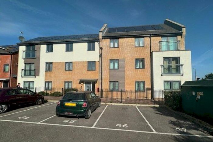 2 Bedroom Flat To Rent In Mercator Close, Southampton, SO16