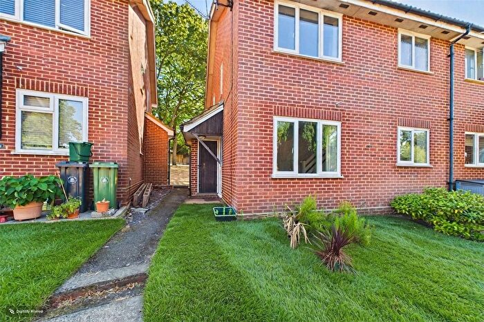 1 Bedroom End Terrace House For Sale In Lightwater, Surrey, GU18