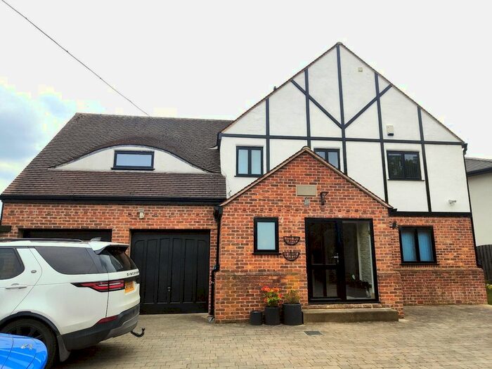 4 Bedroom Detached House To Rent In Potovens Lane, Wrenthorpe, Wakefield, West Yorkshire, WF2