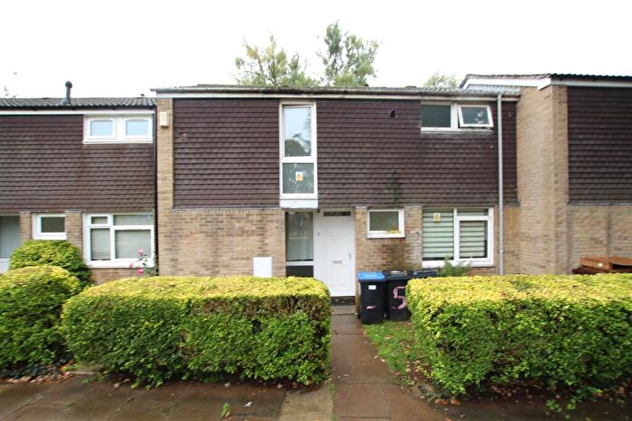 3 Bedroom House For Sale In Alexander Court, Northampton, NN3