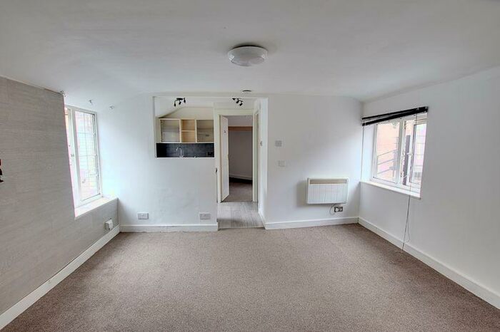 1 Bedroom Flat To Rent In Wicker Hill, Trowbridge, BA14
