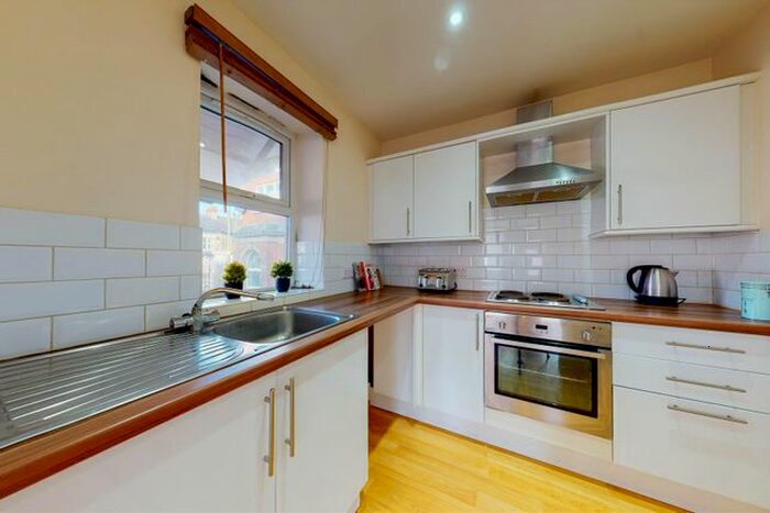 2 Bedroom Flat To Rent In Renaissance House, Boulevard, Hull, HU3