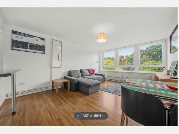 2 Bedroom Flat To Rent In Crystal Court, London, SE19