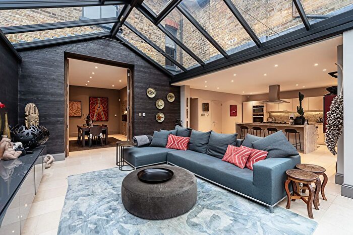 5 Bedroom Detached House For Sale In Marchwood Crescent, Ealing, W5
