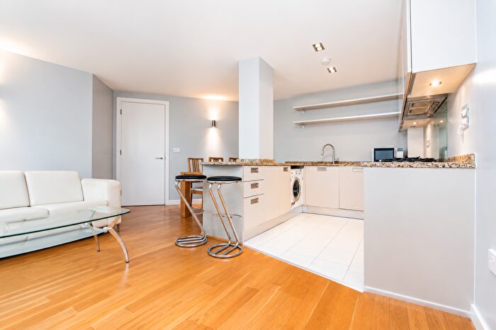 2 Bedroom Apartment To Rent In Enfield Road, London, N1
