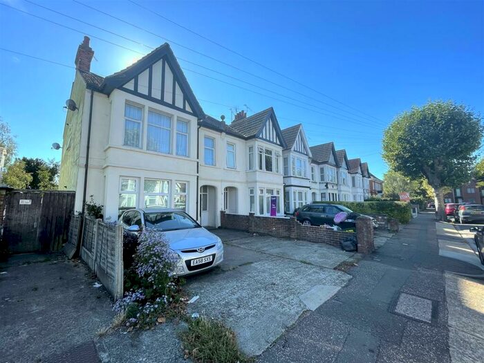 2 Bedroom Flat To Rent In Anerley Road, Westcliff-On-Sea, SS0