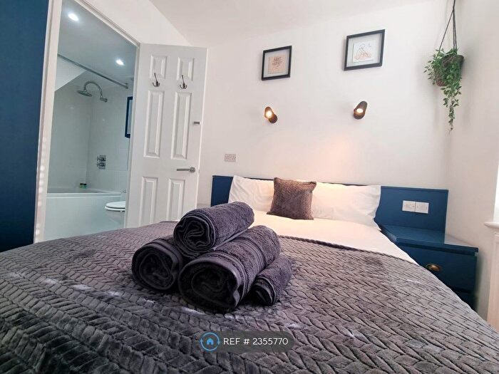 3 Bedroom Flat To Rent In Capel Road, Watford, WD19