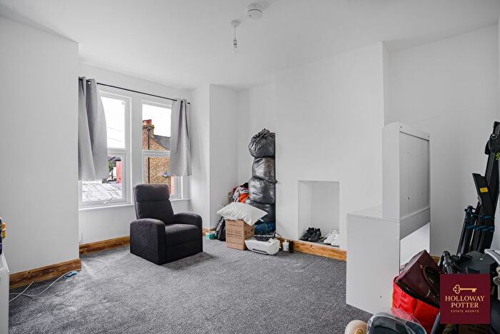 3 Bedroom Maisonette To Rent In Dartnell Road, Croydon, CR0