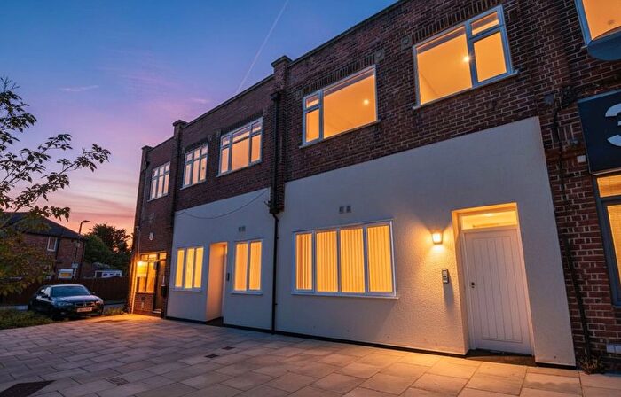 5 Bedroom Property For Sale In Wood End Gardens, Northolt, UB5