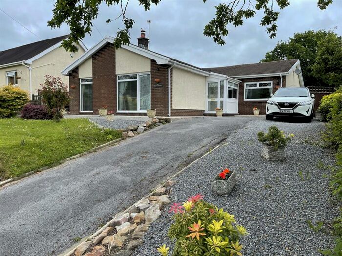 4 Bedroom Detached Bungalow For Sale In Hendre Road, Capel Hendre, Ammanford, SA18