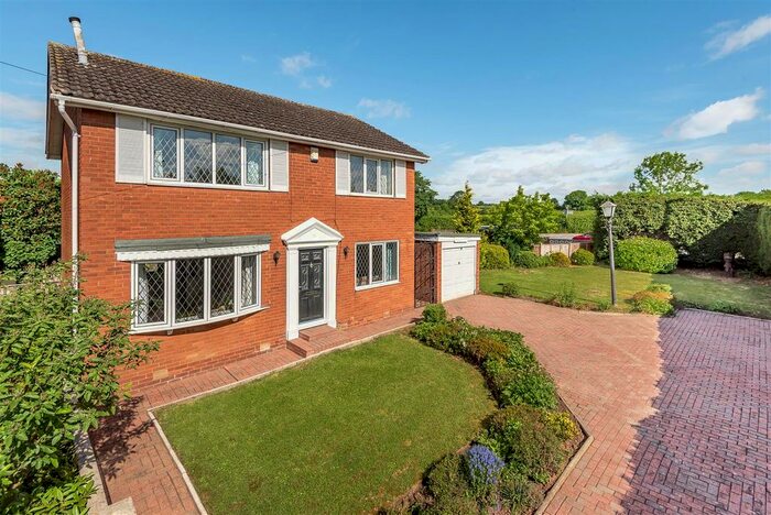 4 Bedroom Detached House For Sale In Rigg Lane, Pontefract, West Yorkshire, WF7