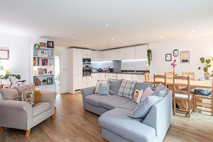 3 Bedroom Flat For Sale In Highland Street, Stratford, E15