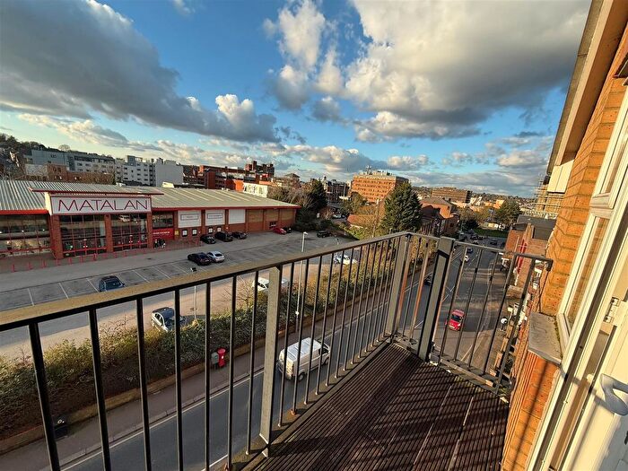 2 Bedroom Flat For Sale In Holly Street, Luton, LU1