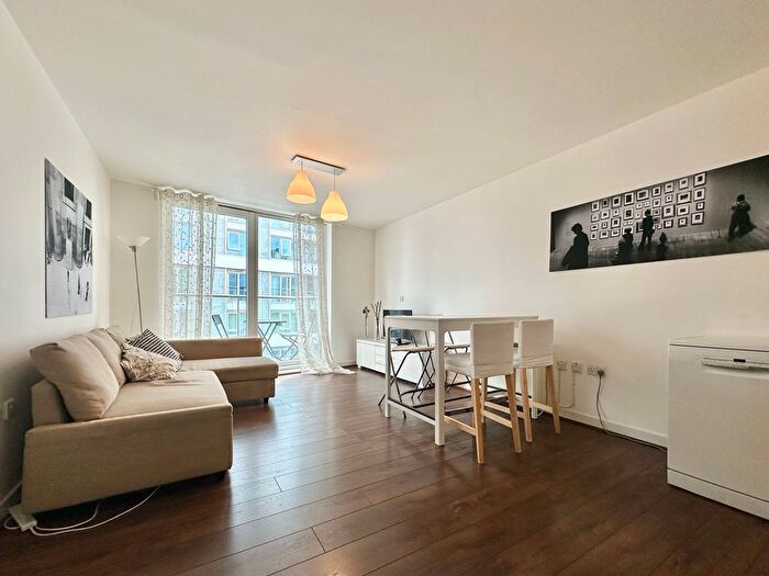 1 Bedroom Flat To Rent In Queenstown Road, London, SW11