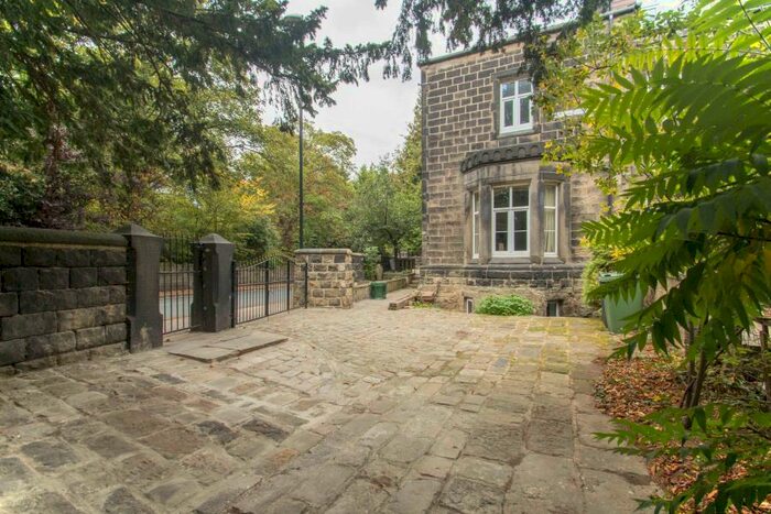 2 Bedroom Flat To Rent In Stone Villas, Headingley, Leeds, LS6