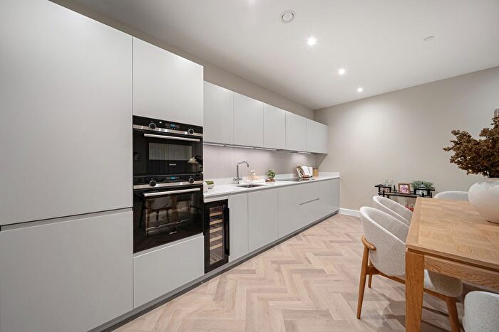 1 Bedroom Flat For Sale In Wimbledon Place, Wimbledon, SW19
