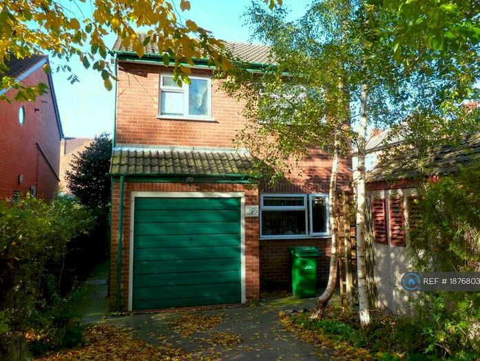 3 Bedroom Detached House To Rent In Ednaston Road, Nottingham, NG7