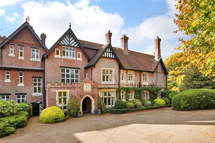 2 Bedroom Flat For Sale In North Frith Park, Hadlow, Tonbridge, Kent, TN11