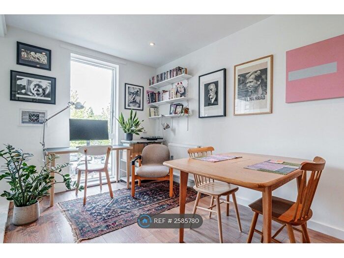 1 Bedroom Flat To Rent In Barrington Road, London, SW9