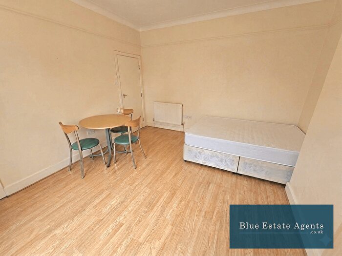 1 Bedroom Flat To Rent In Thornbury Road, Isleworth, TW7