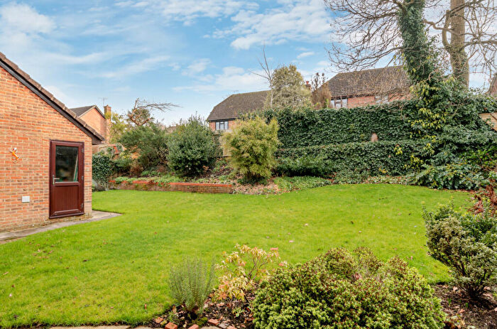 4 Bedroom Detached House For Sale In Throgmorton Road, Yateley, Hampshire, GU46