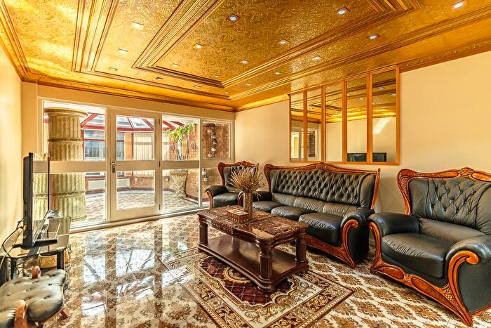 5 Bedroom Terraced House To Rent In Brook Walk, London, N2